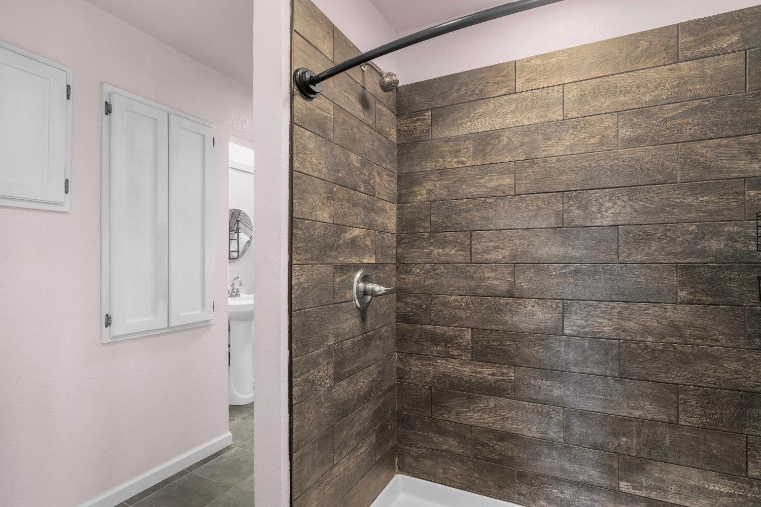 1641 Walnut Ave, Escalon, CA 95320