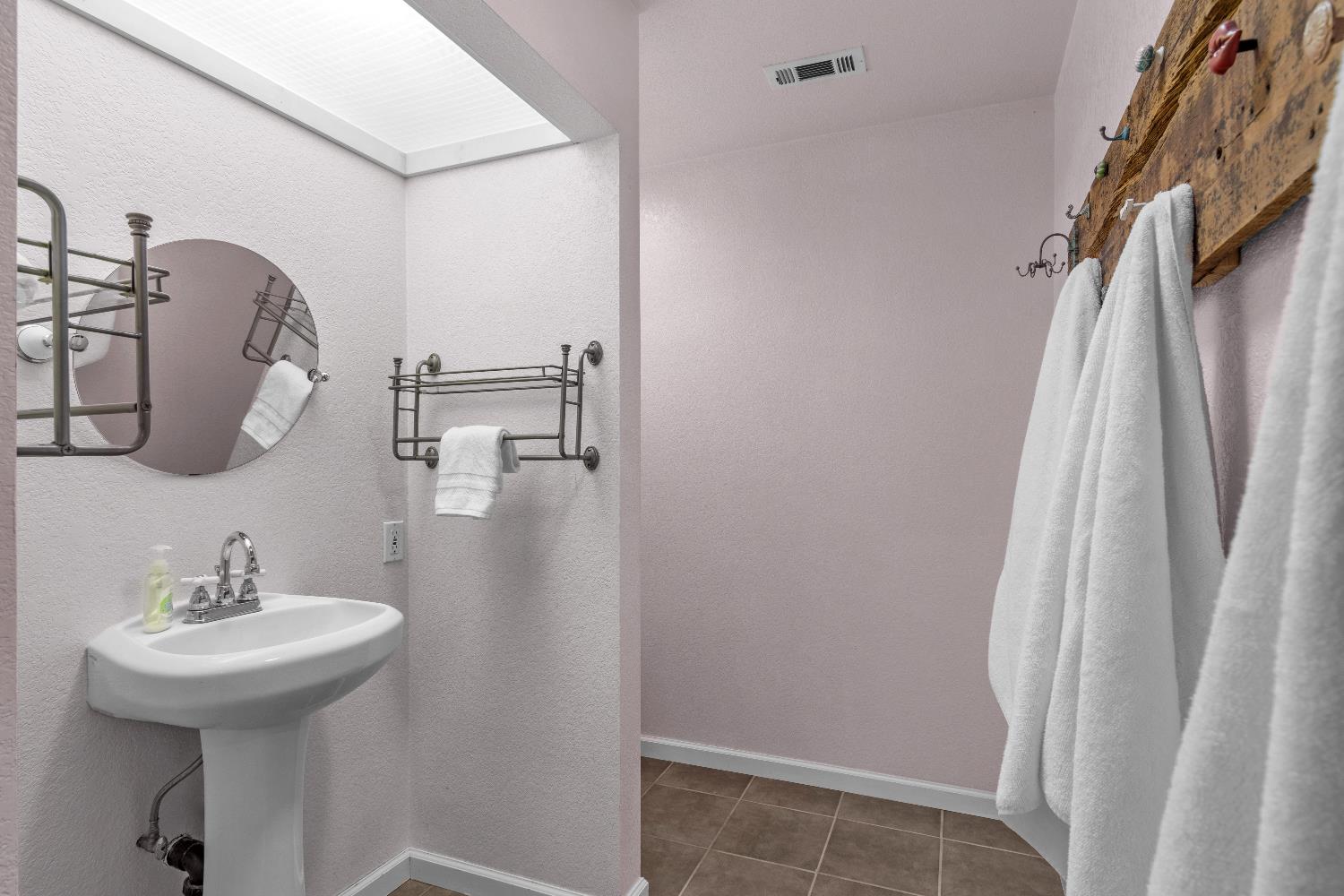 1641 Walnut Ave, Escalon, CA 95320