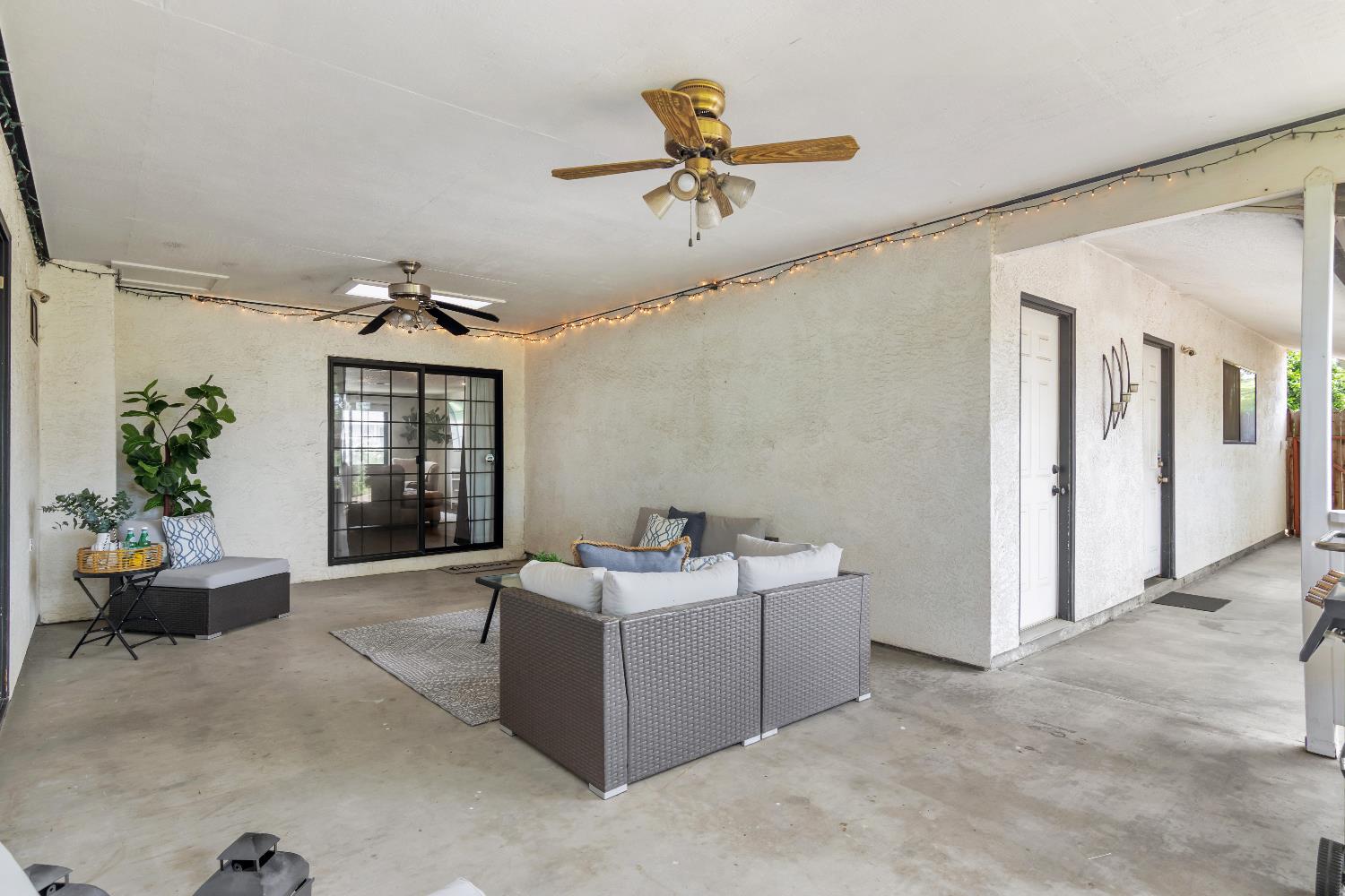 1641 Walnut Ave, Escalon, CA 95320