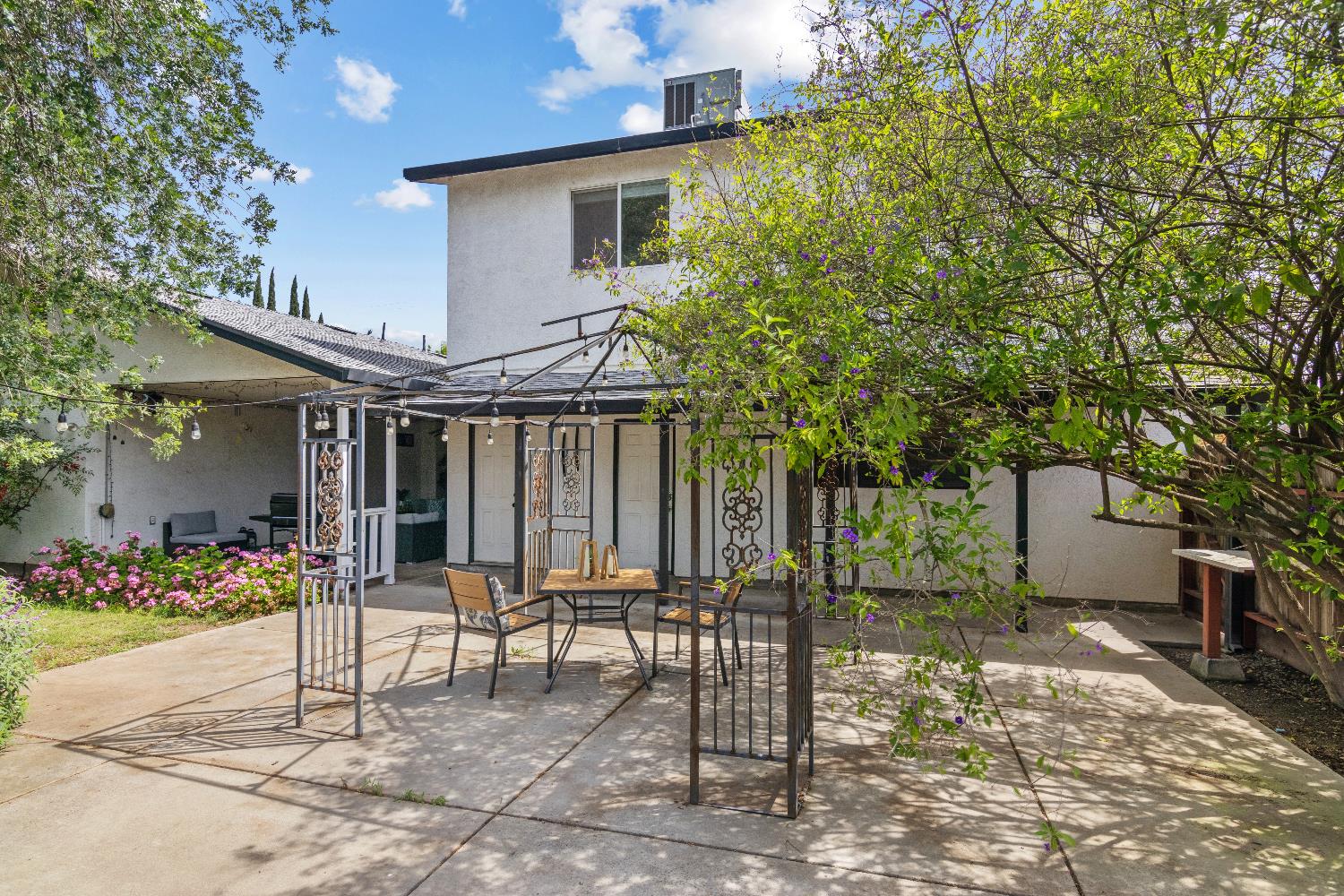 1641 Walnut Ave, Escalon, CA 95320