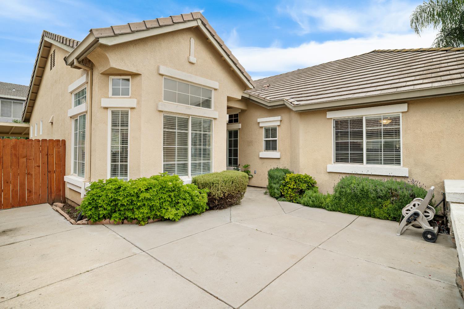 2425 Warm Springs Dr, Modesto, CA 95356