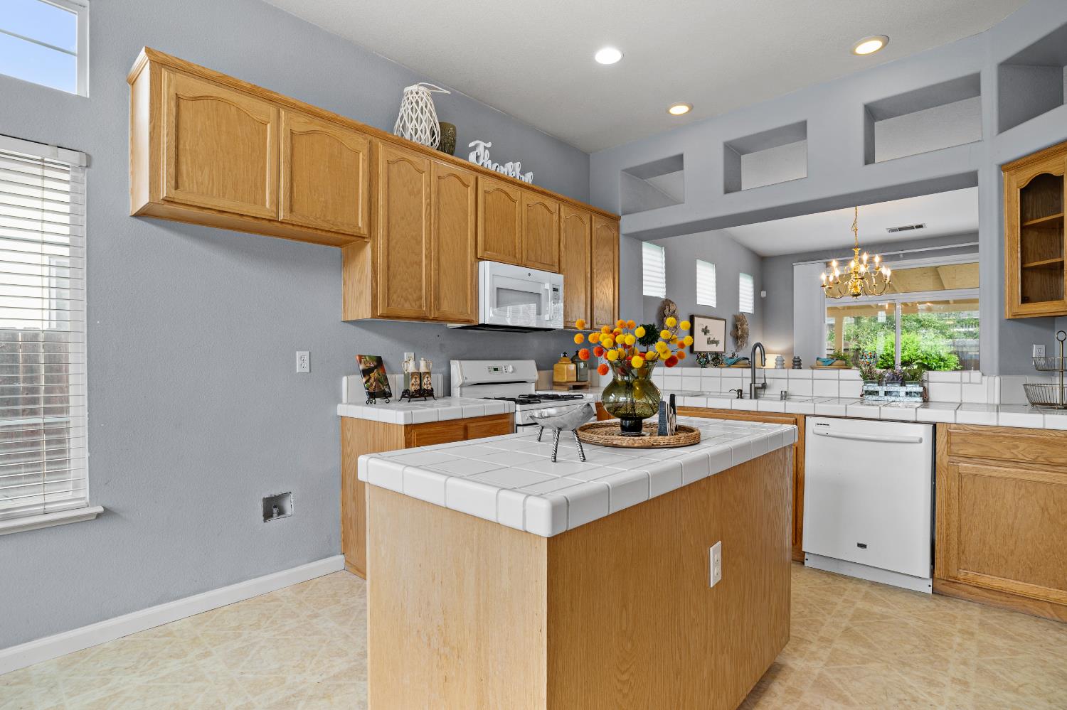 2425 Warm Springs Dr, Modesto, CA 95356