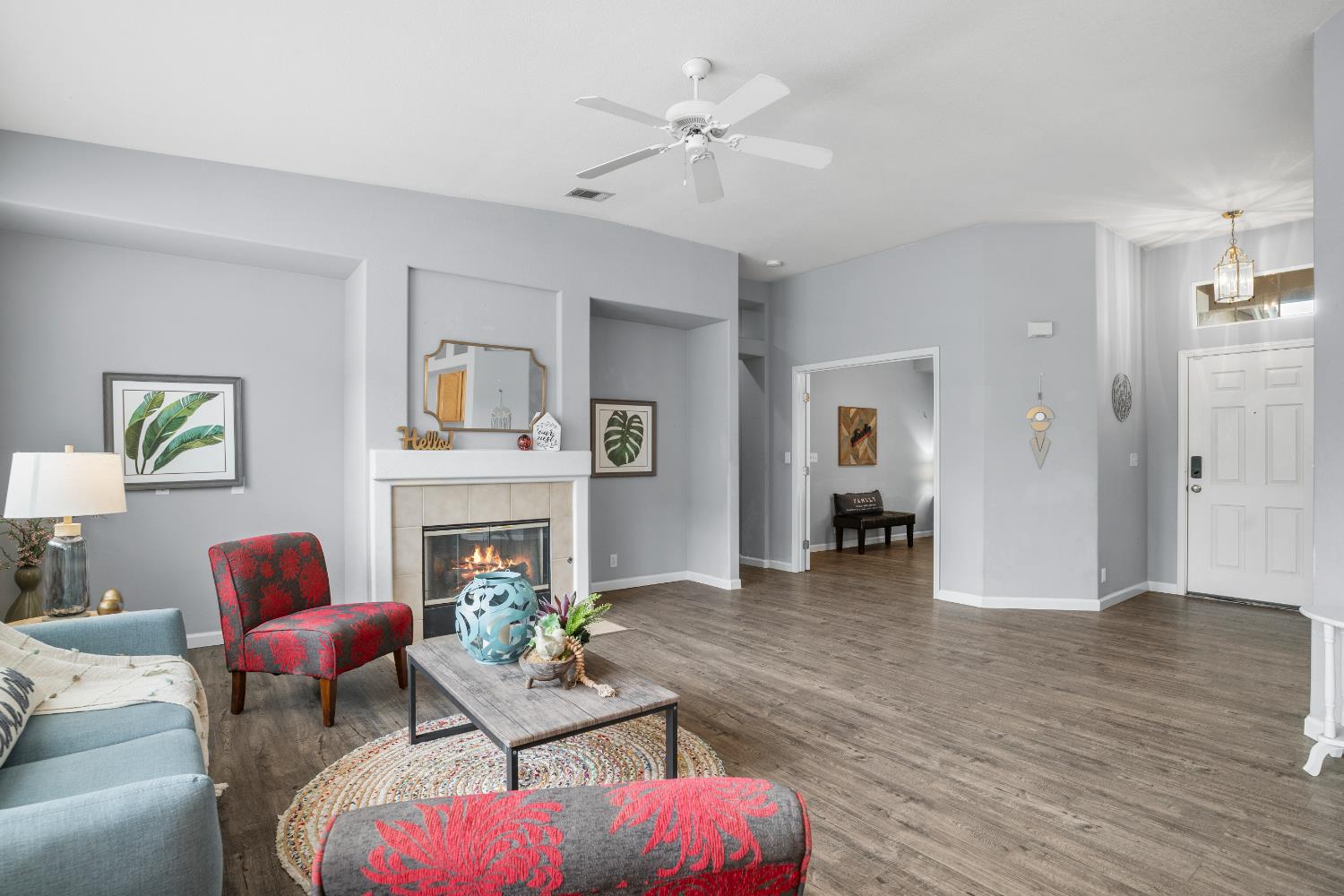 2425 Warm Springs Dr, Modesto, CA 95356