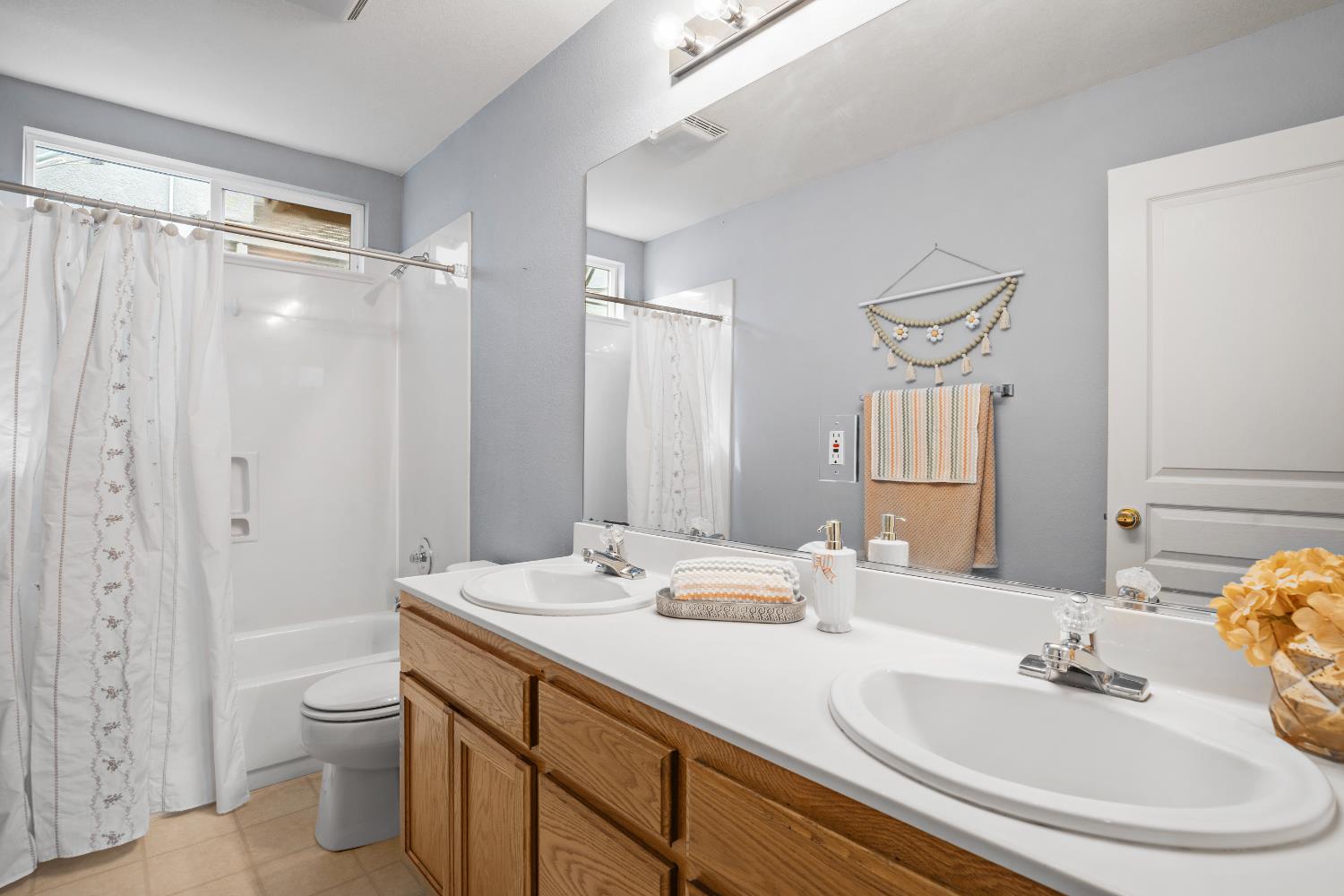 2425 Warm Springs Dr, Modesto, CA 95356