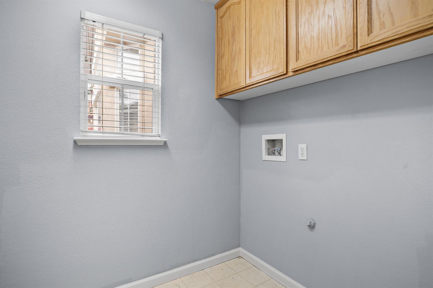 2425 Warm Springs Dr, Modesto, CA 95356