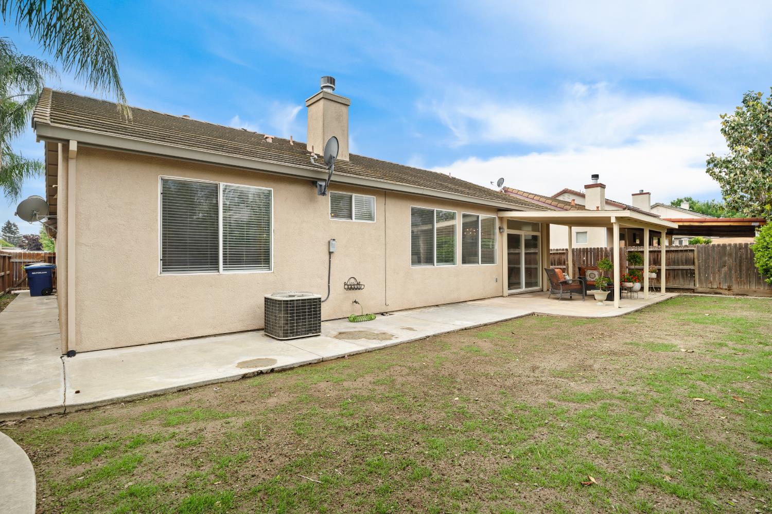 2425 Warm Springs Dr, Modesto, CA 95356