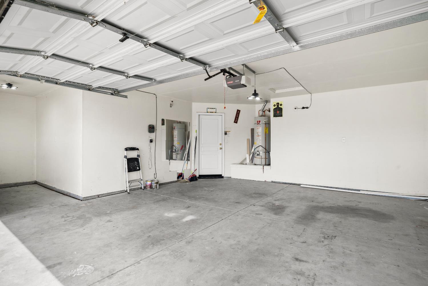 2425 Warm Springs Dr, Modesto, CA 95356