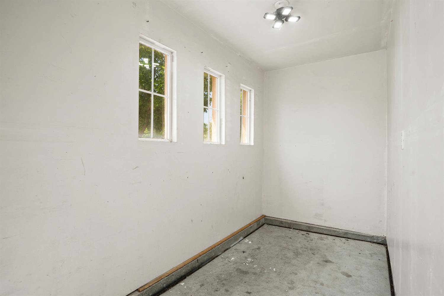 2425 Warm Springs Dr, Modesto, CA 95356