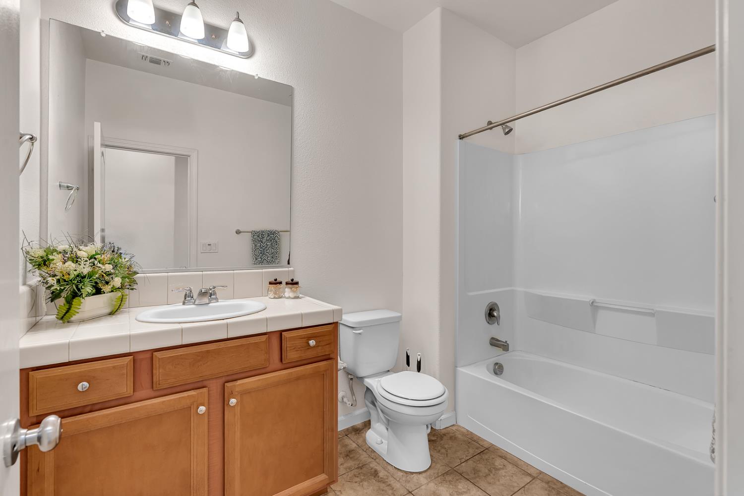 443 Jacobs Dr, Merced, CA 95348