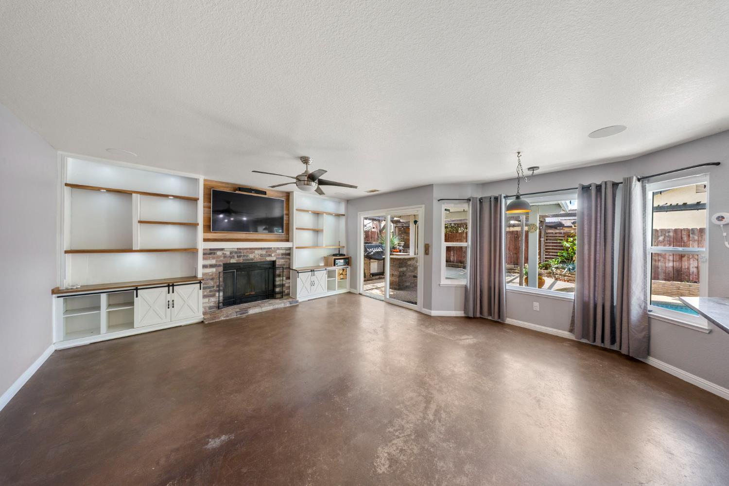 1071 Winters Dr, Manteca, CA 95337