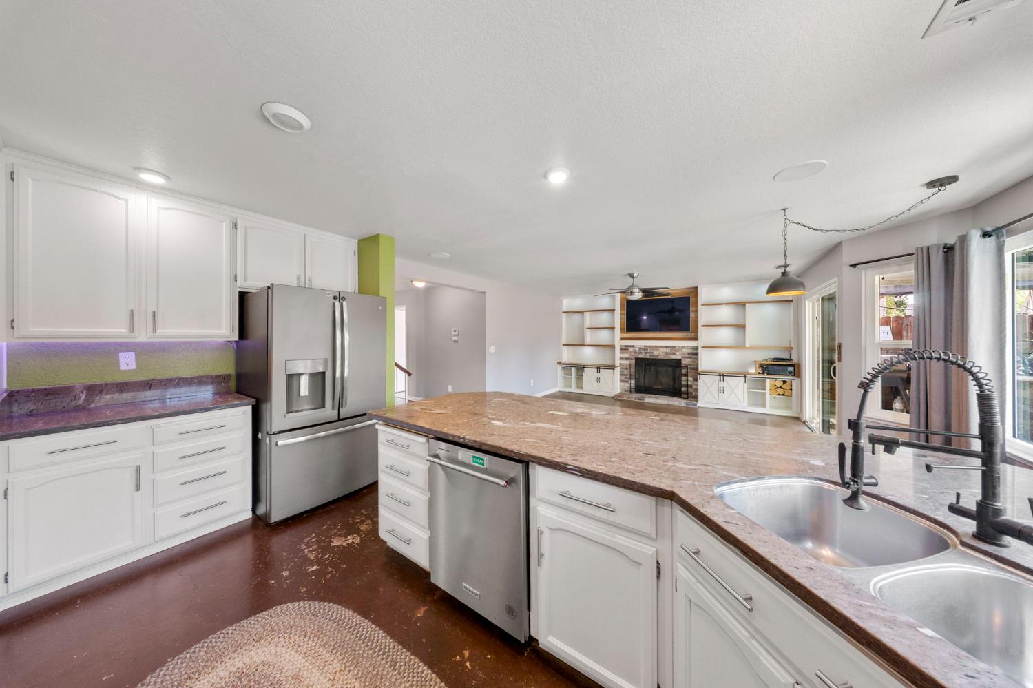 1071 Winters Dr, Manteca, CA 95337