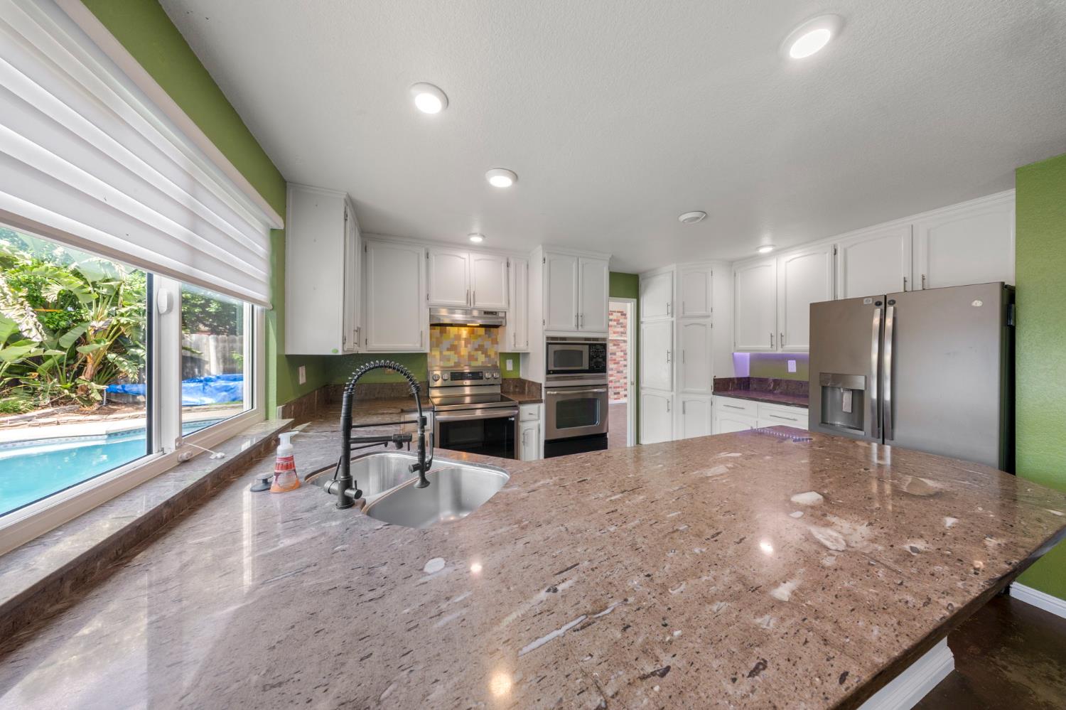 1071 Winters Dr, Manteca, CA 95337