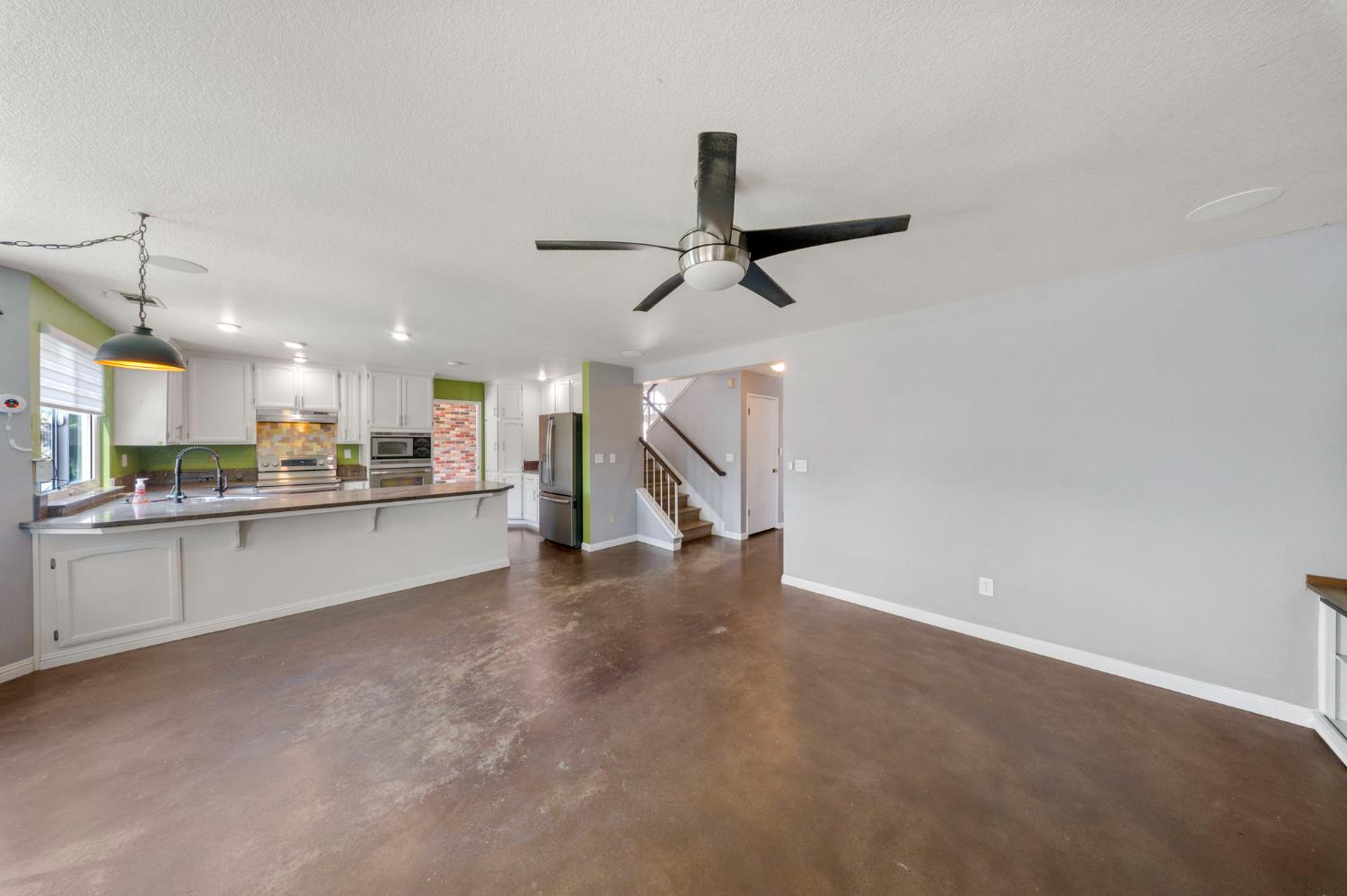 1071 Winters Dr, Manteca, CA 95337