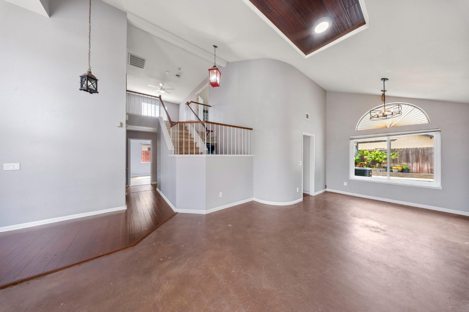 1071 Winters Dr, Manteca, CA 95337