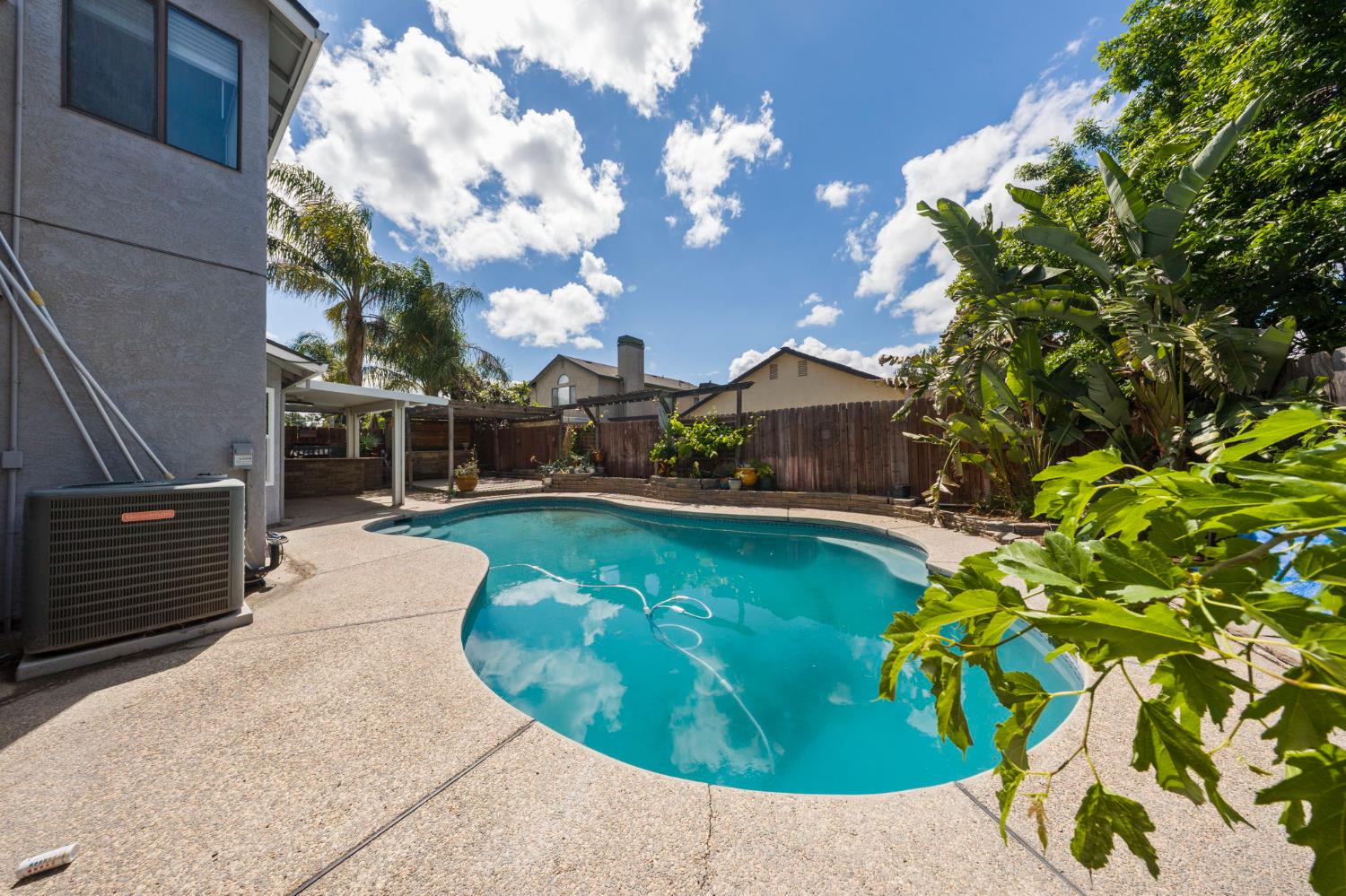 1071 Winters Dr, Manteca, CA 95337