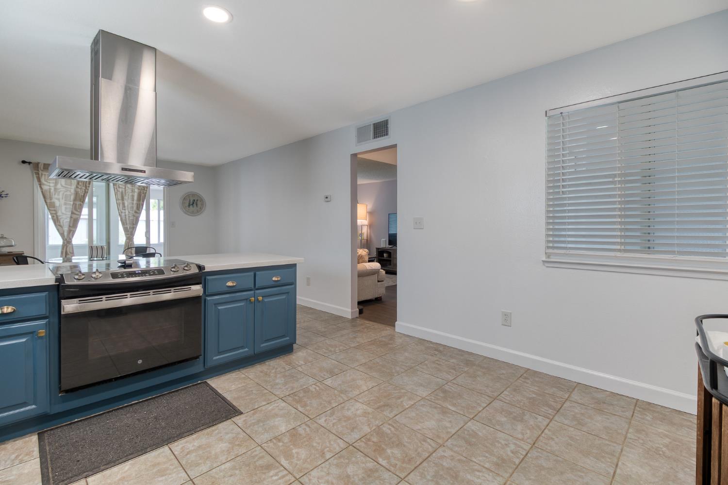 3809 Longbridge Dr, Modesto, CA 95356