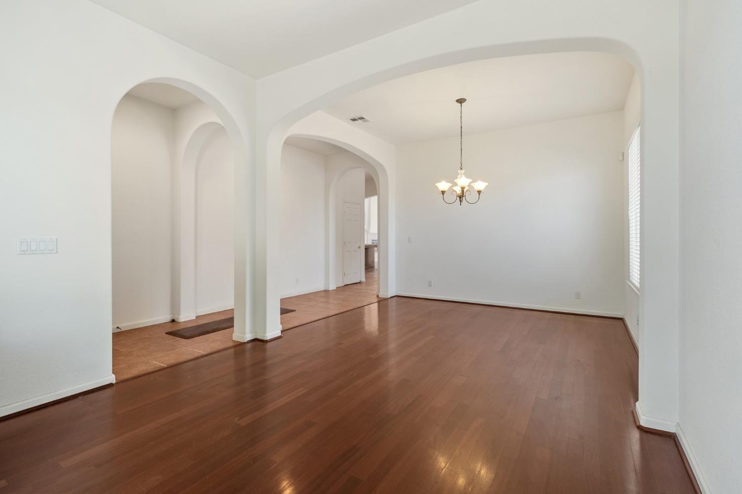 554 Bonanza Dr, Newman, CA 95360