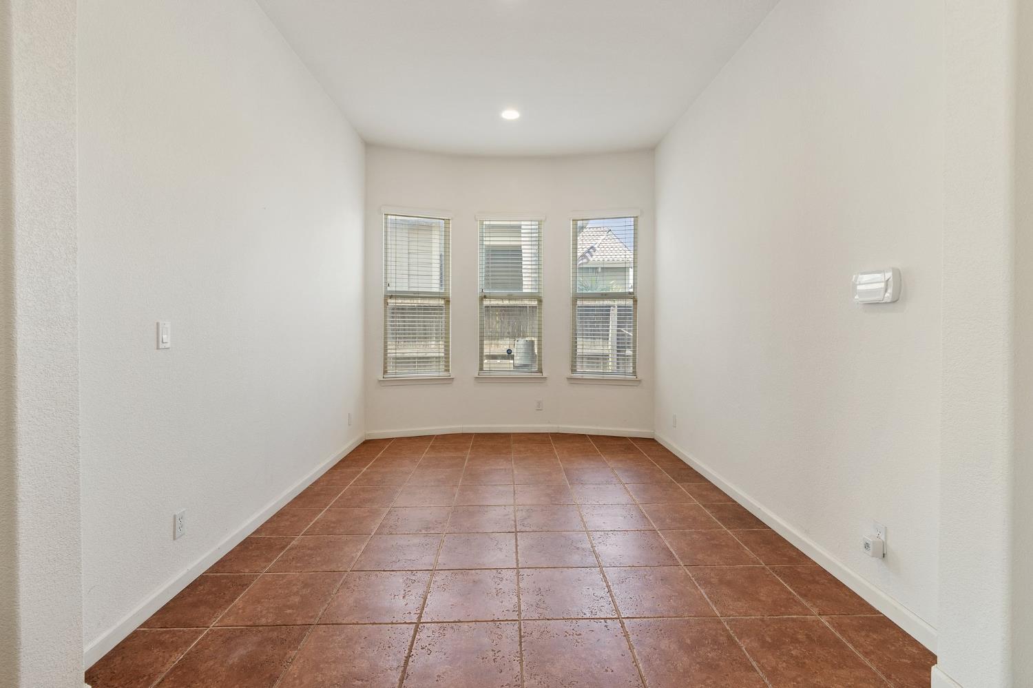 554 Bonanza Dr, Newman, CA 95360