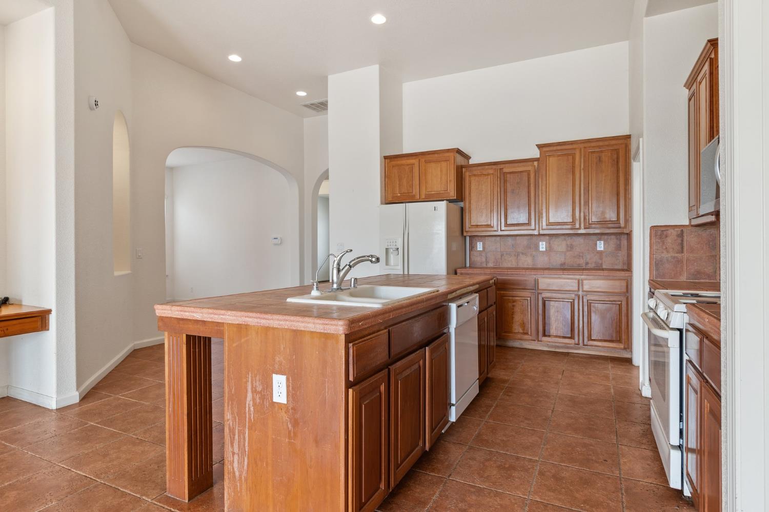 554 Bonanza Dr, Newman, CA 95360