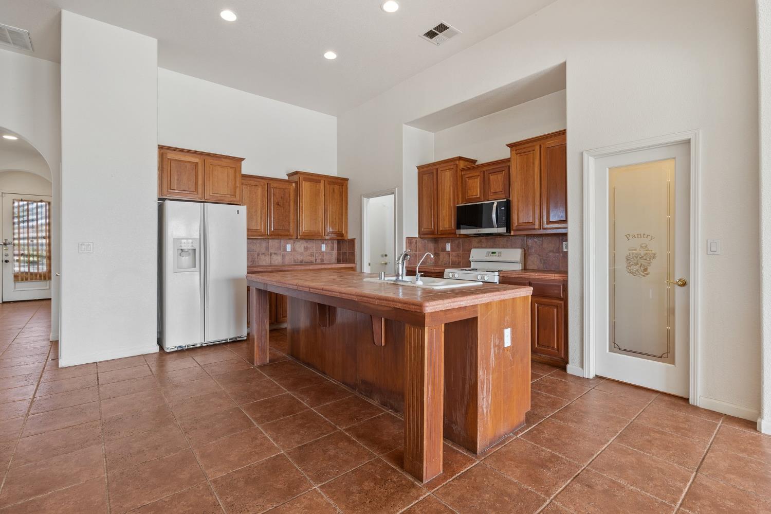 554 Bonanza Dr, Newman, CA 95360