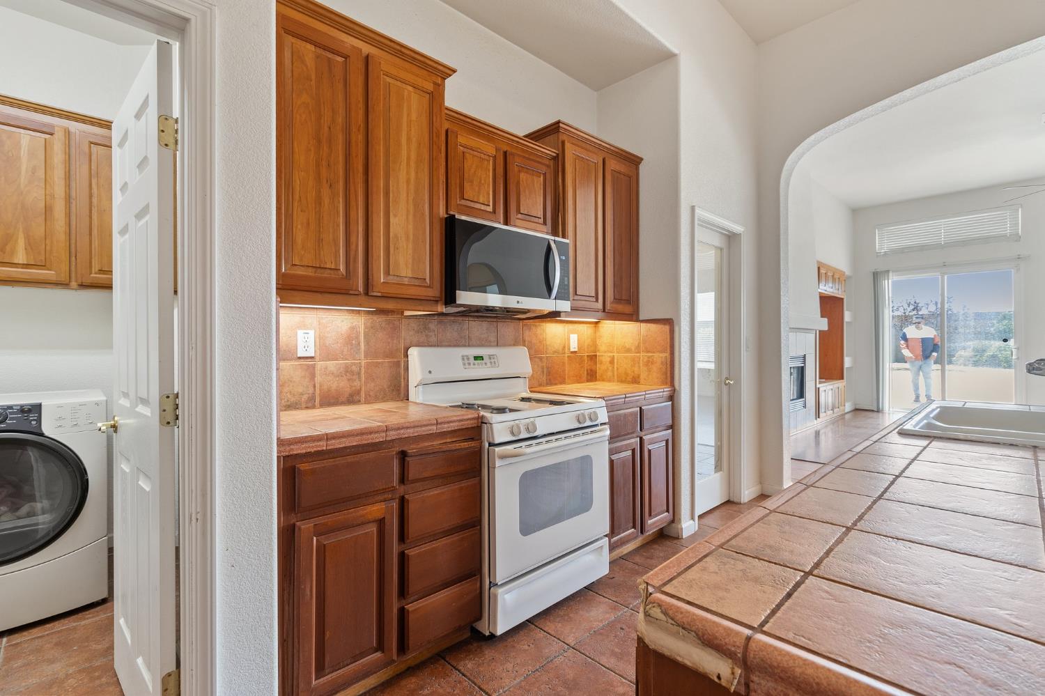 554 Bonanza Dr, Newman, CA 95360