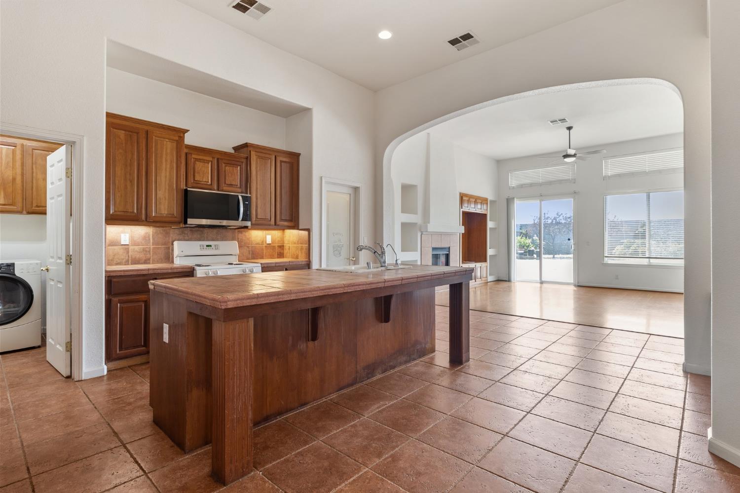 554 Bonanza Dr, Newman, CA 95360