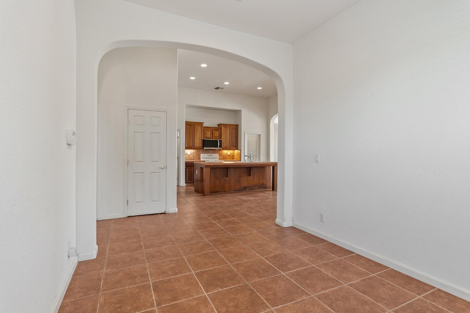 554 Bonanza Dr, Newman, CA 95360