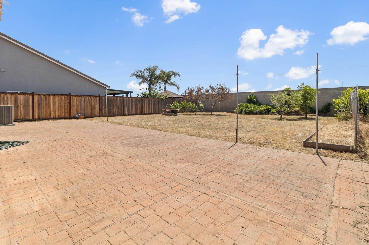 554 Bonanza Dr, Newman, CA 95360