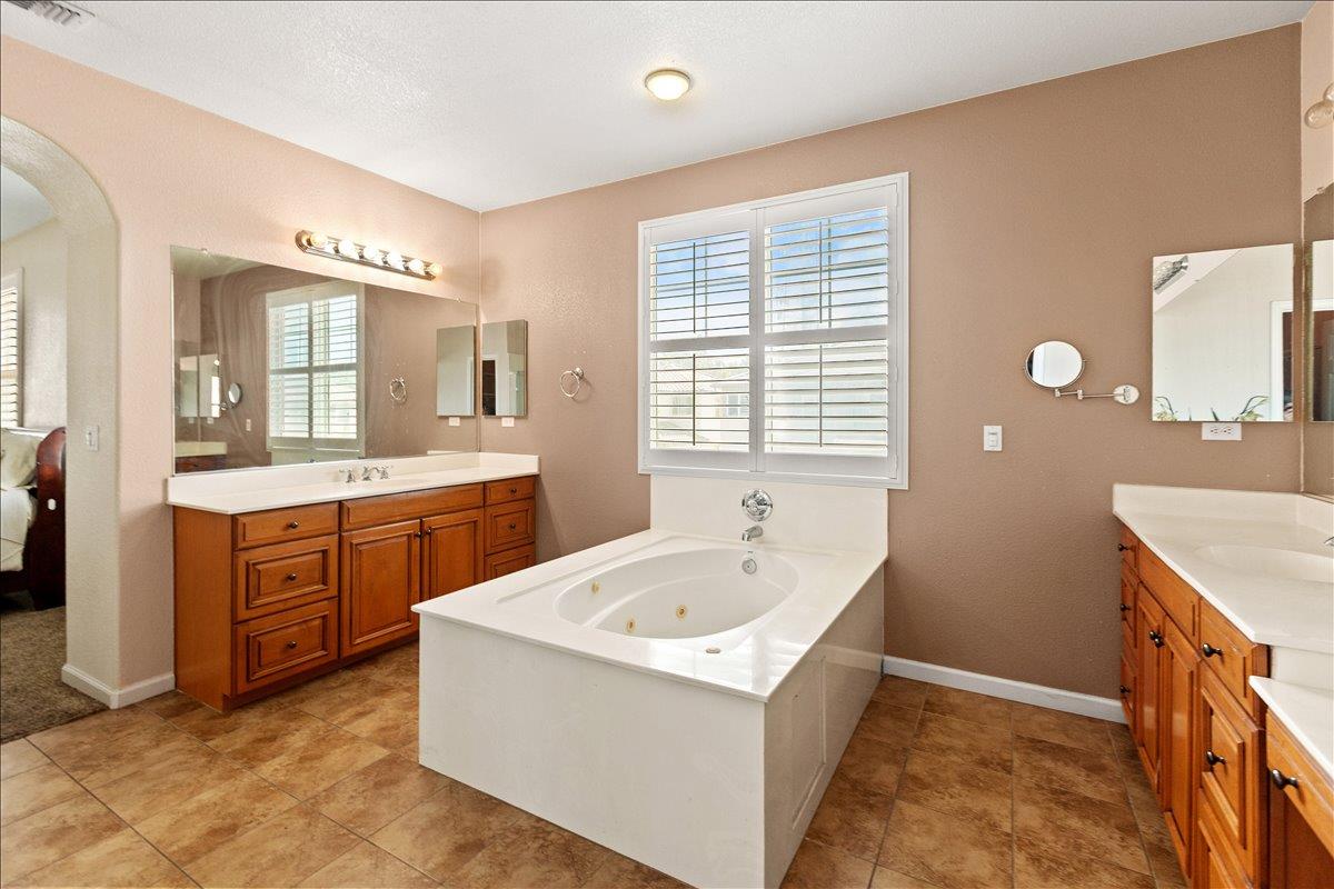 2820 Hawaiian Petrel Ave, Modesto, CA 95355