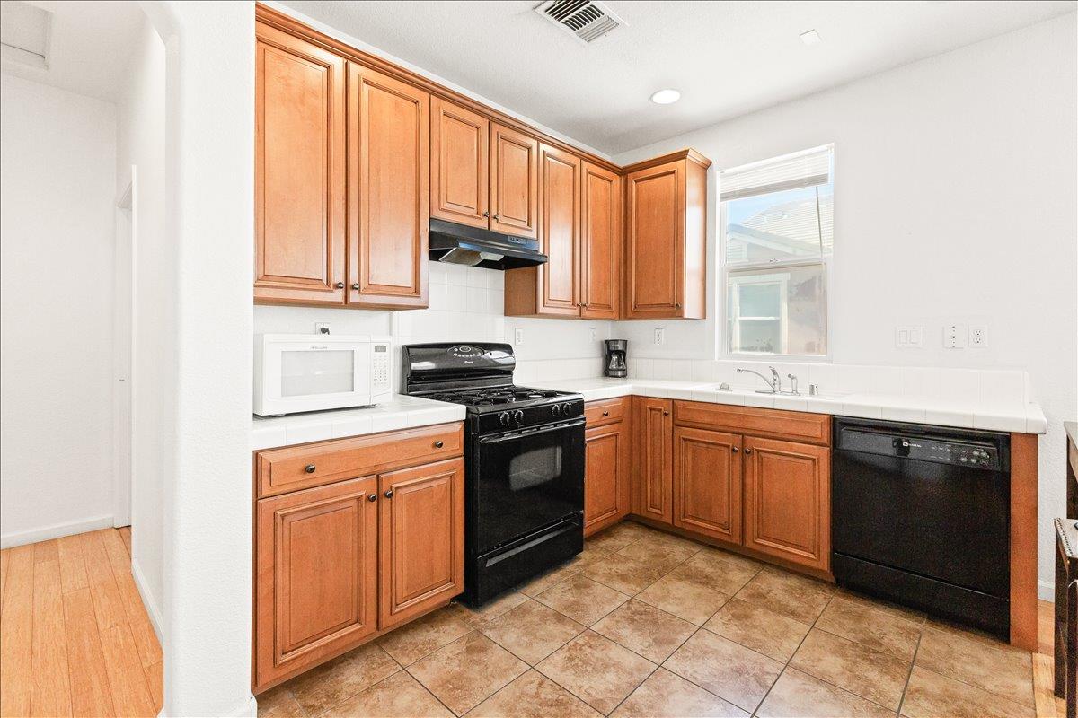 2820 Hawaiian Petrel Ave, Modesto, CA 95355