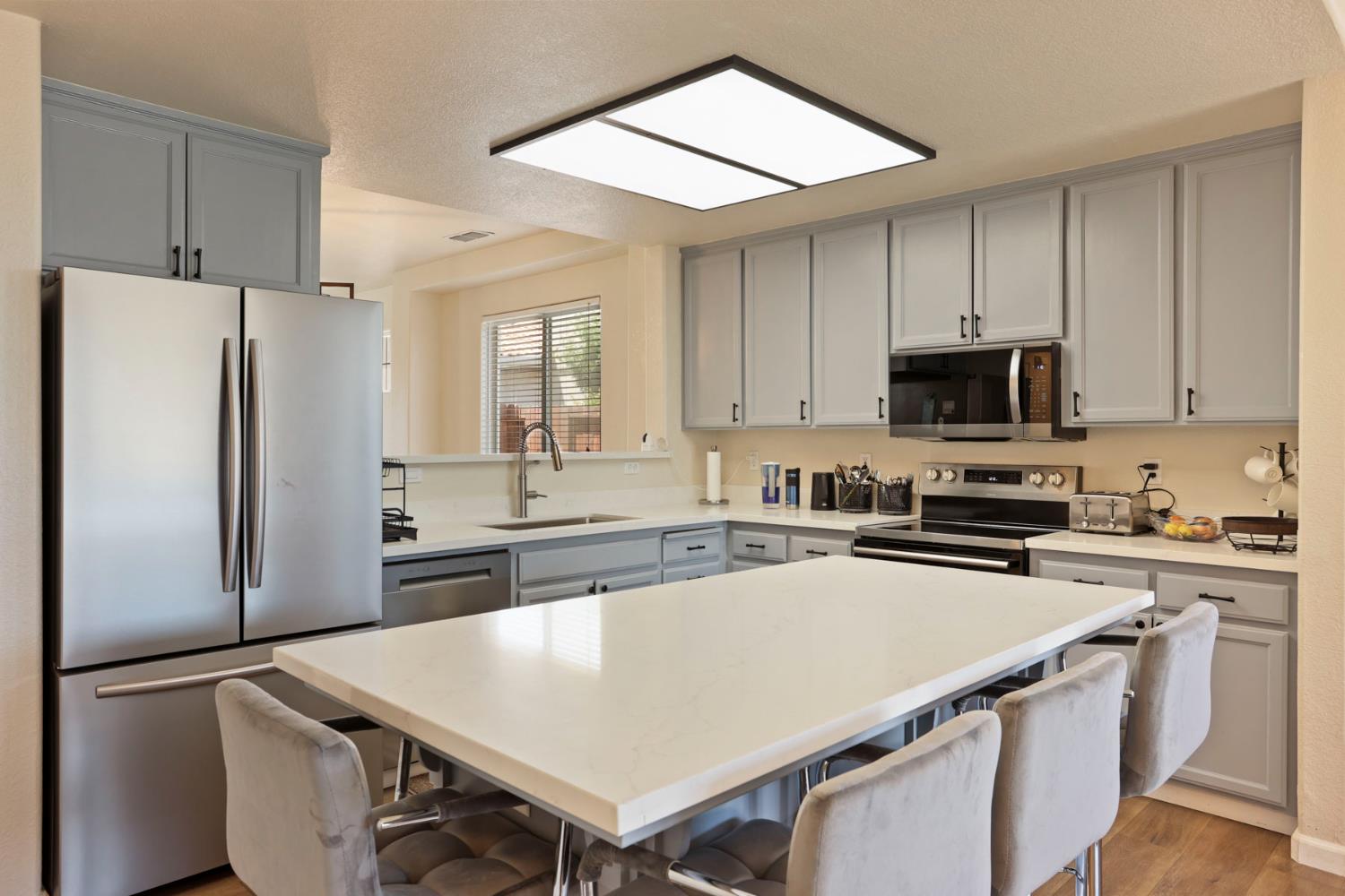 308 Ashford Ave, Manteca, CA 95337