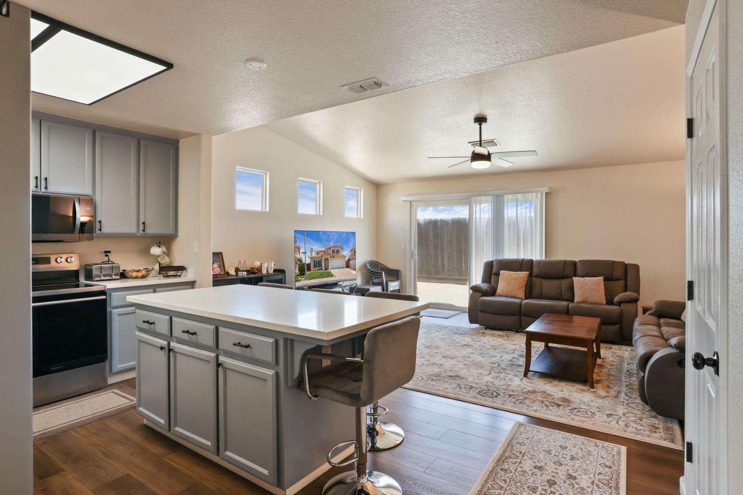 308 Ashford Ave, Manteca, CA 95337