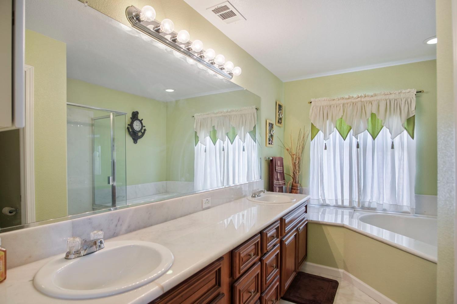 1568 Via Del Pettoruto, Gustine, CA 95322