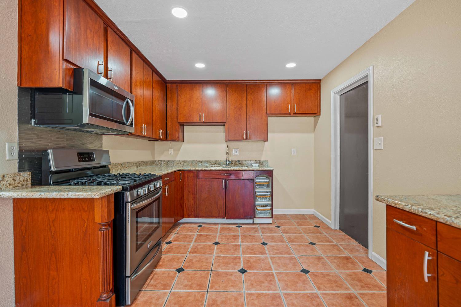 209 Carmillita Way, Modesto, CA 95354