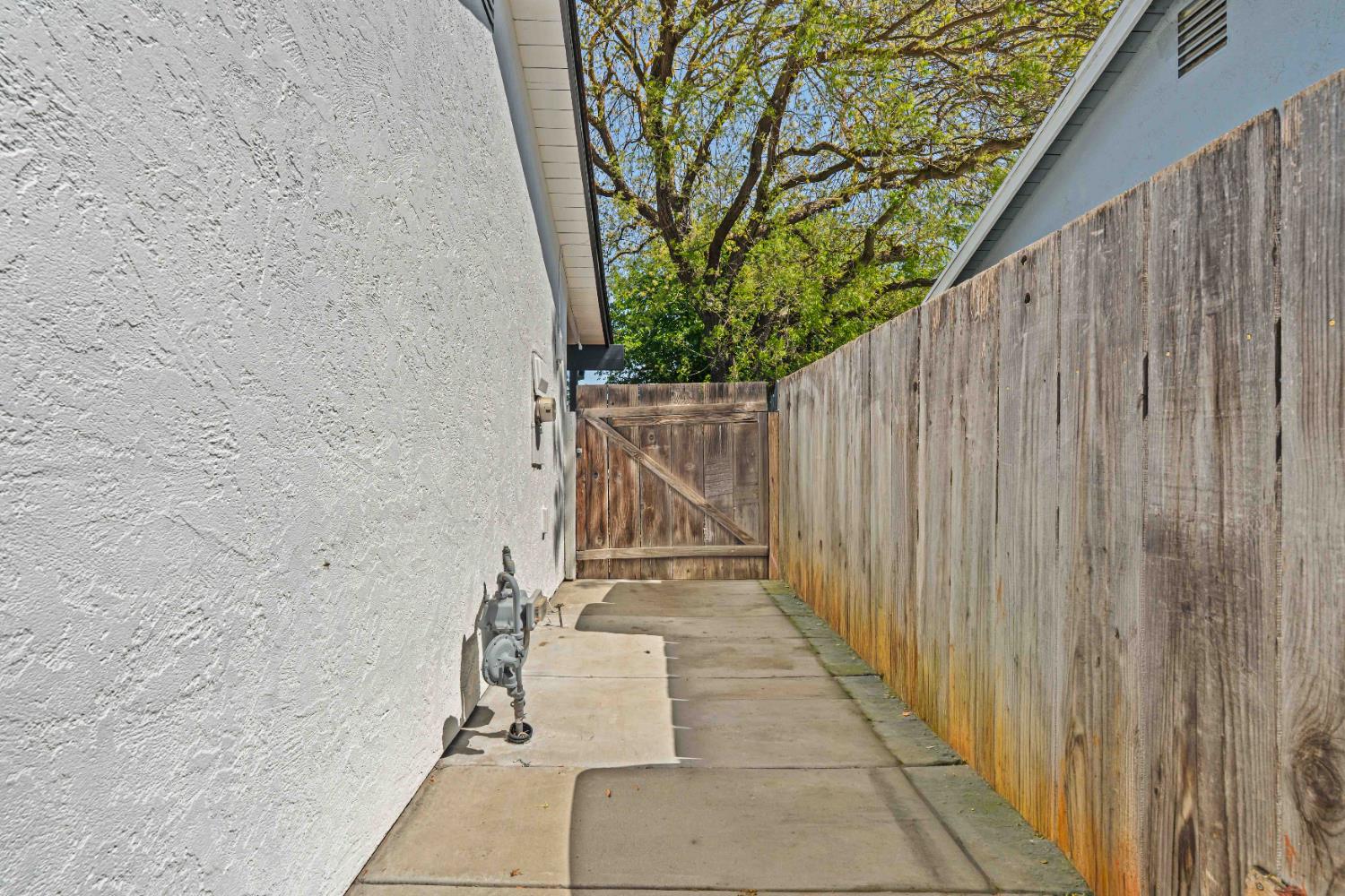 209 Carmillita Way, Modesto, CA 95354