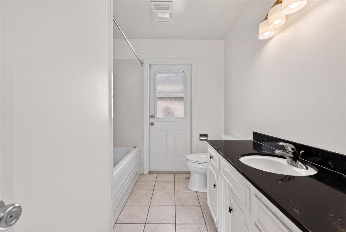 1820 Rockford Ave, Modesto, CA 95355