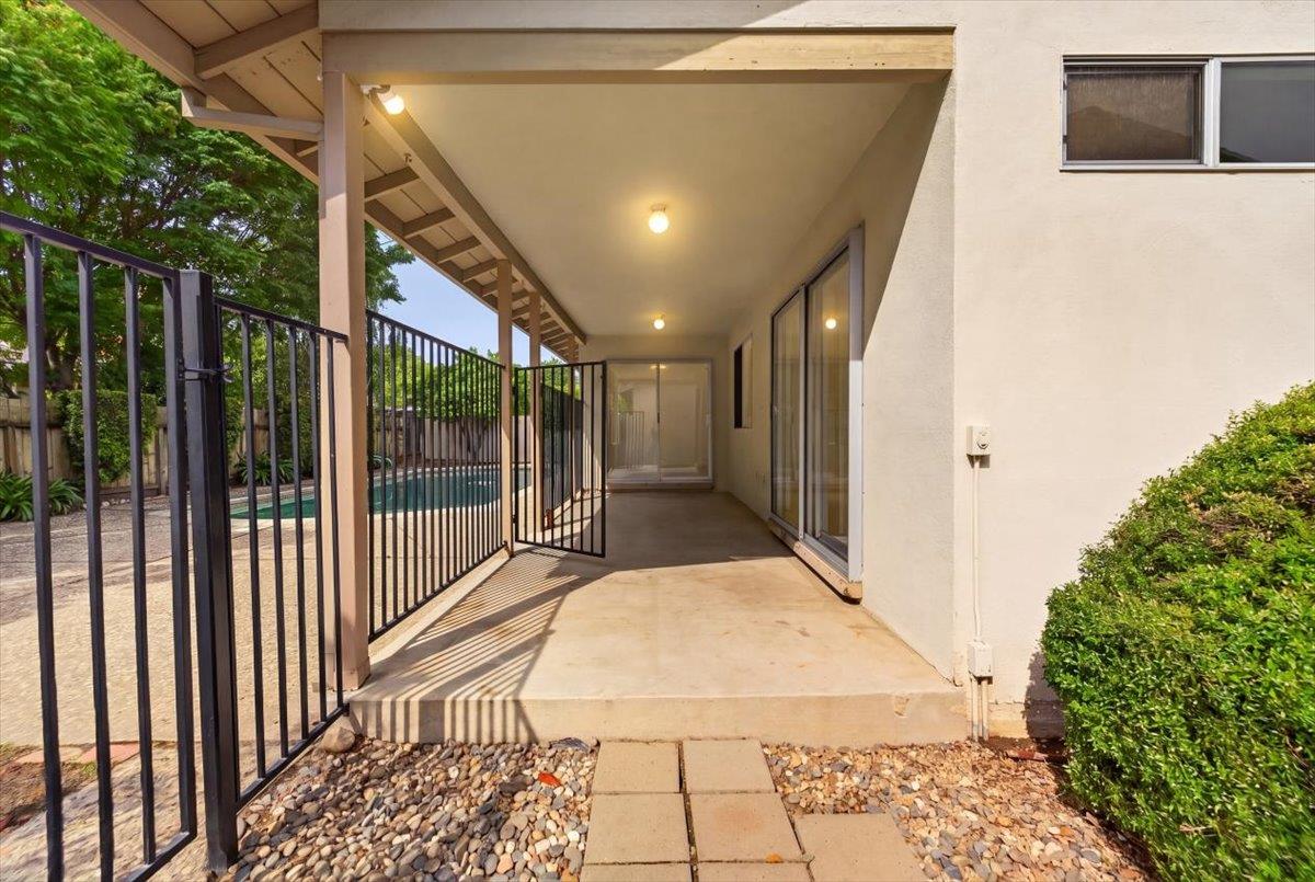 1820 Rockford Ave, Modesto, CA 95355