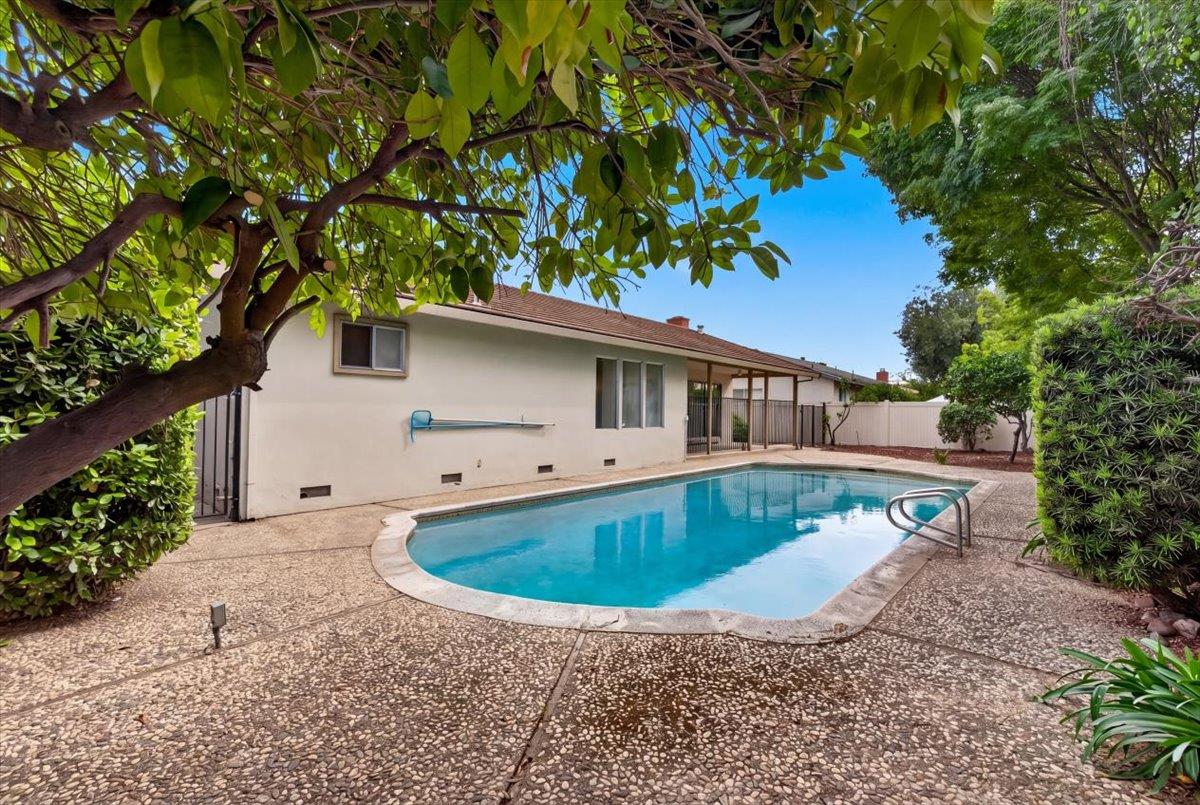 1820 Rockford Ave, Modesto, CA 95355