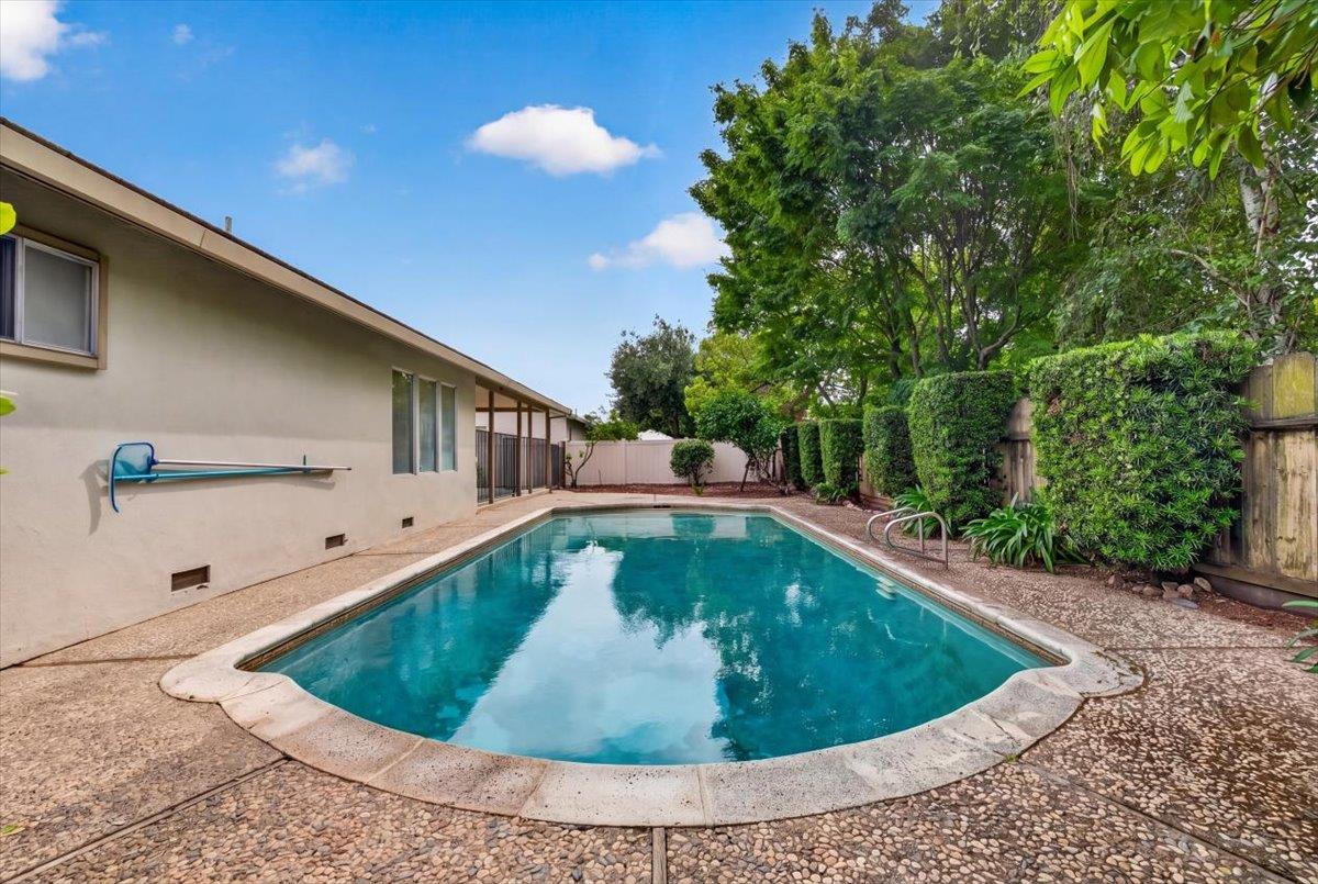 1820 Rockford Ave, Modesto, CA 95355