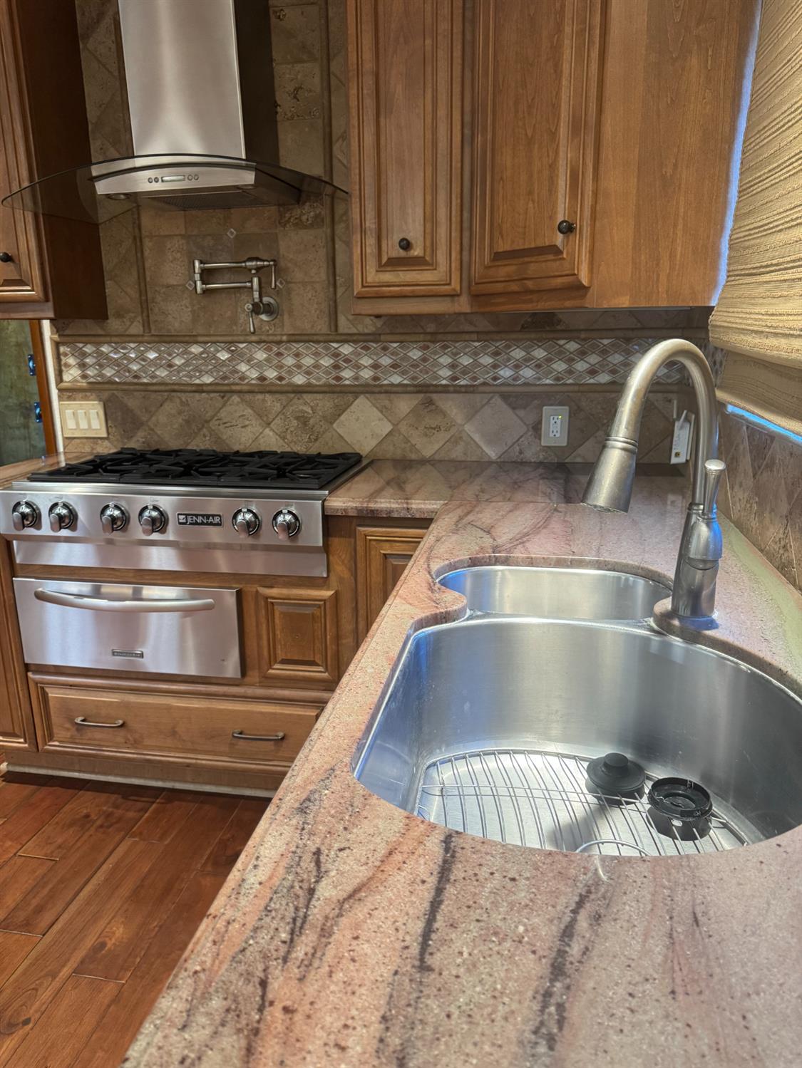 1205 Camden Pl, Manteca, CA 95336