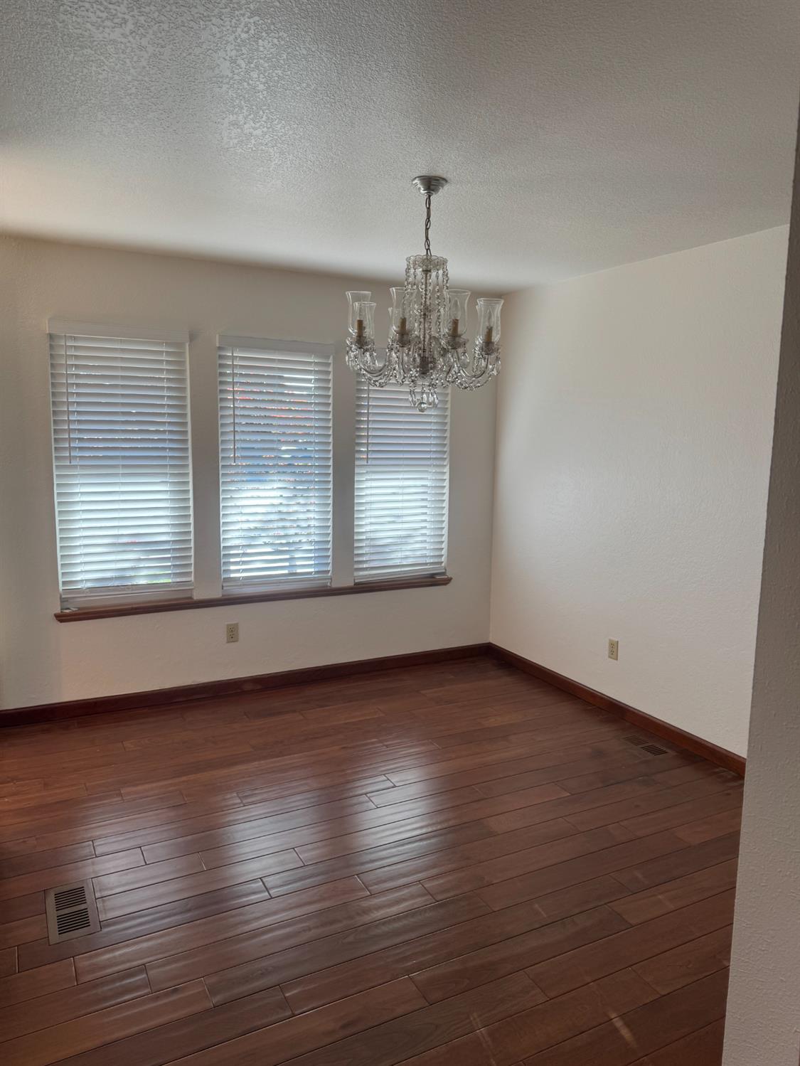 1205 Camden Pl, Manteca, CA 95336