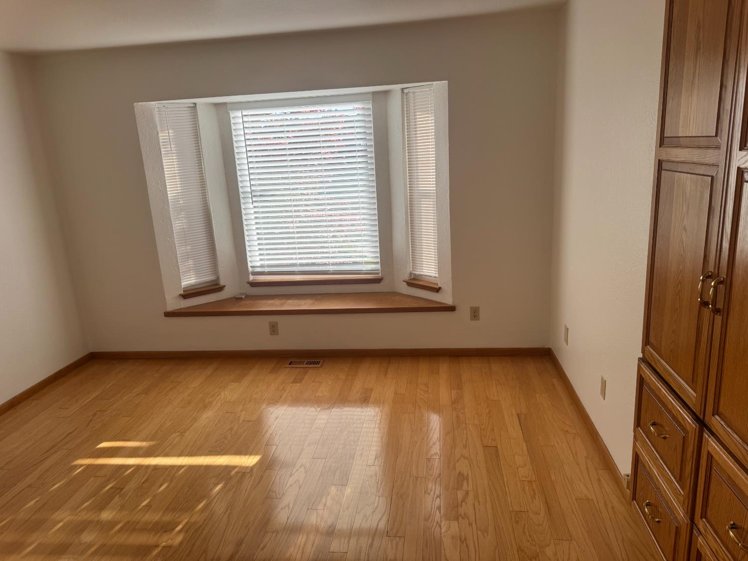 1205 Camden Pl, Manteca, CA 95336