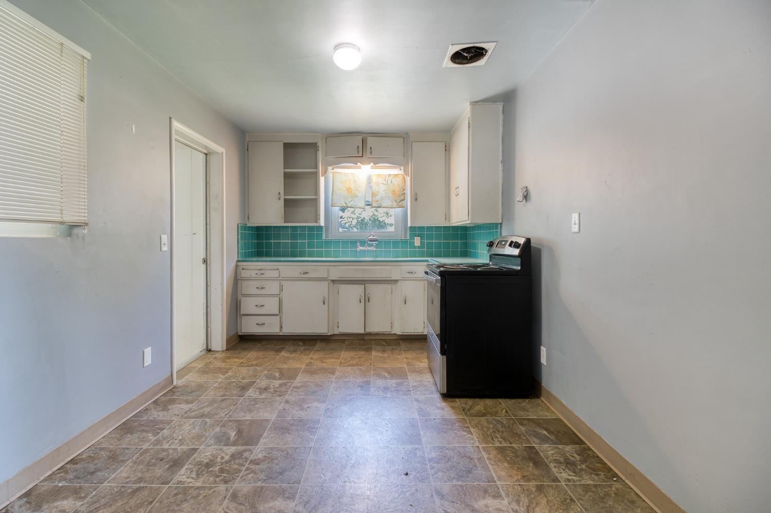 1241 Marilyn St, Modesto, CA 95350