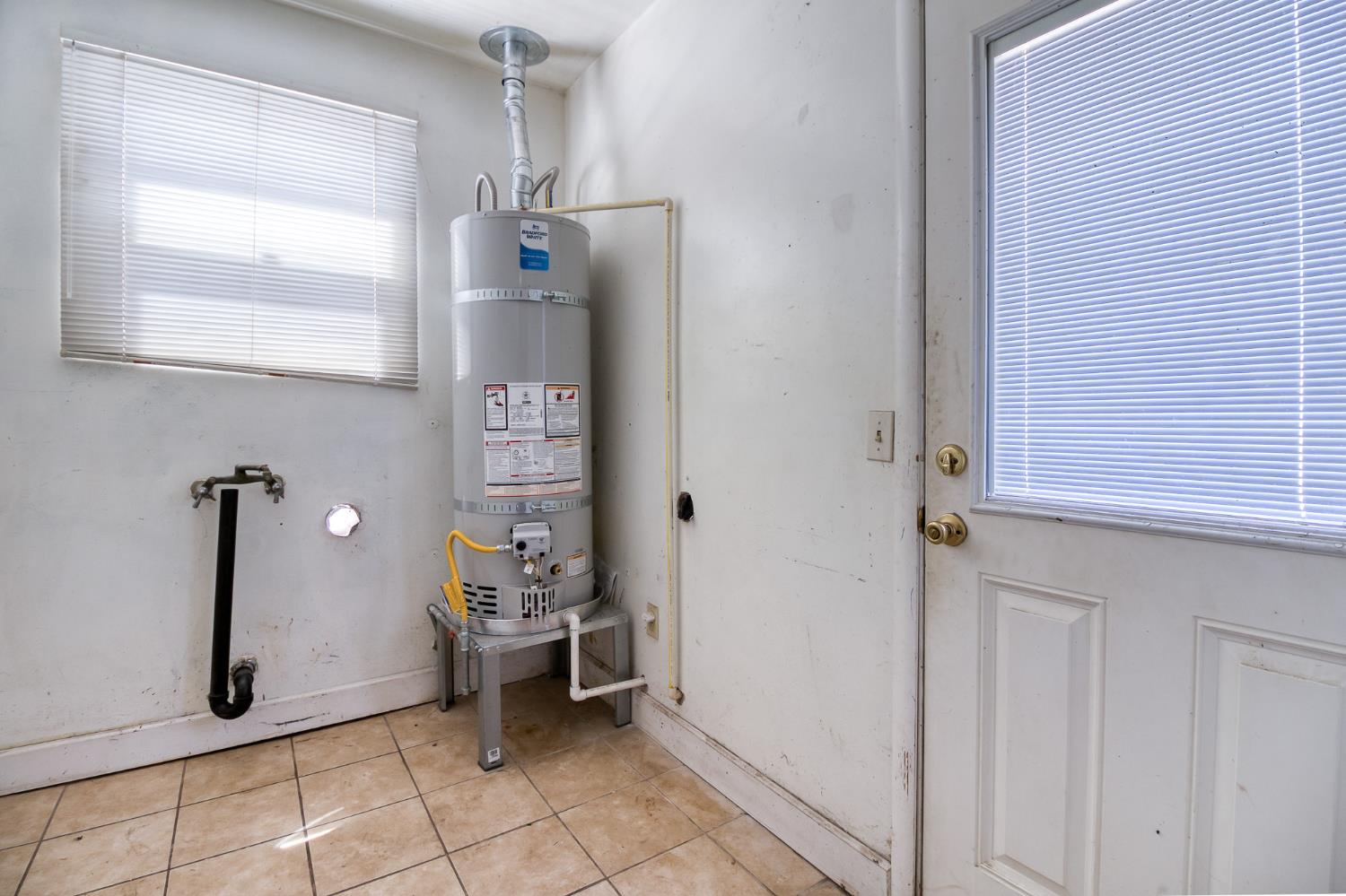 1241 Marilyn St, Modesto, CA 95350