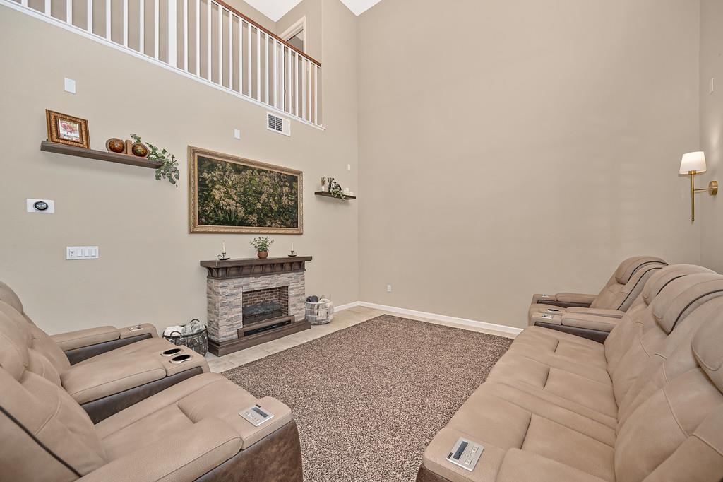 2213 Campolina Way, Oakdale, CA 95361