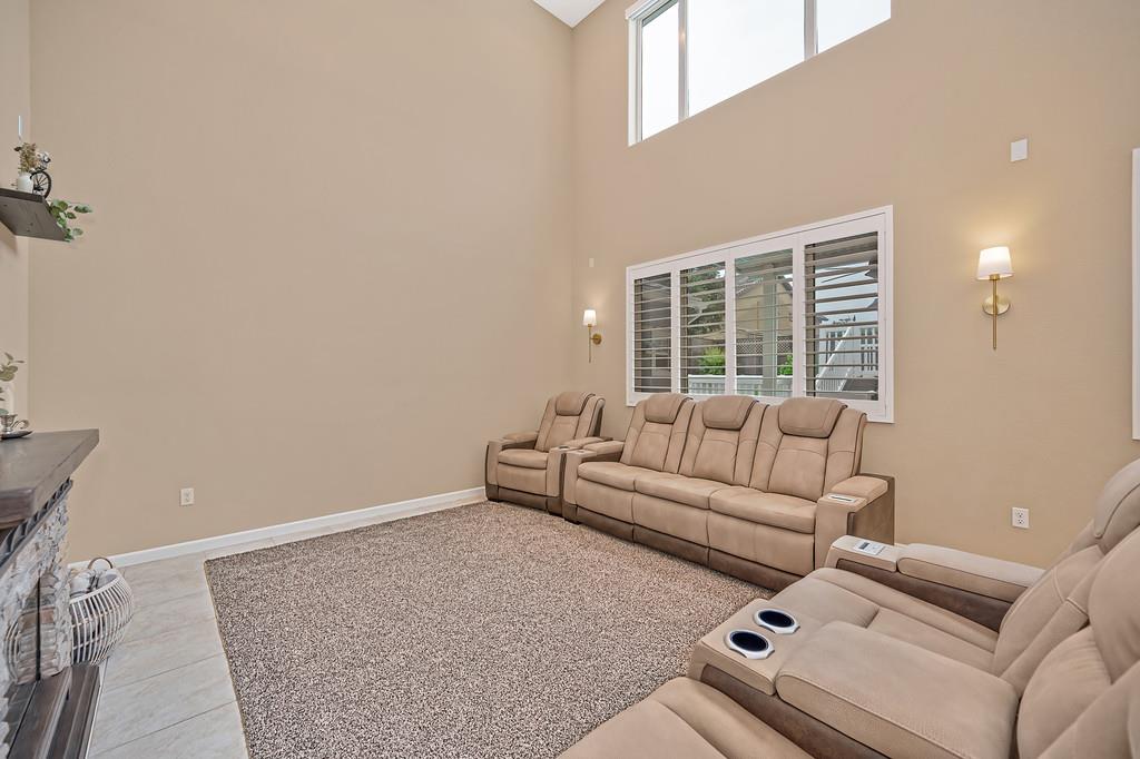 2213 Campolina Way, Oakdale, CA 95361