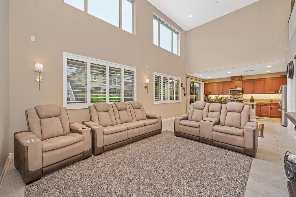 2213 Campolina Way, Oakdale, CA 95361