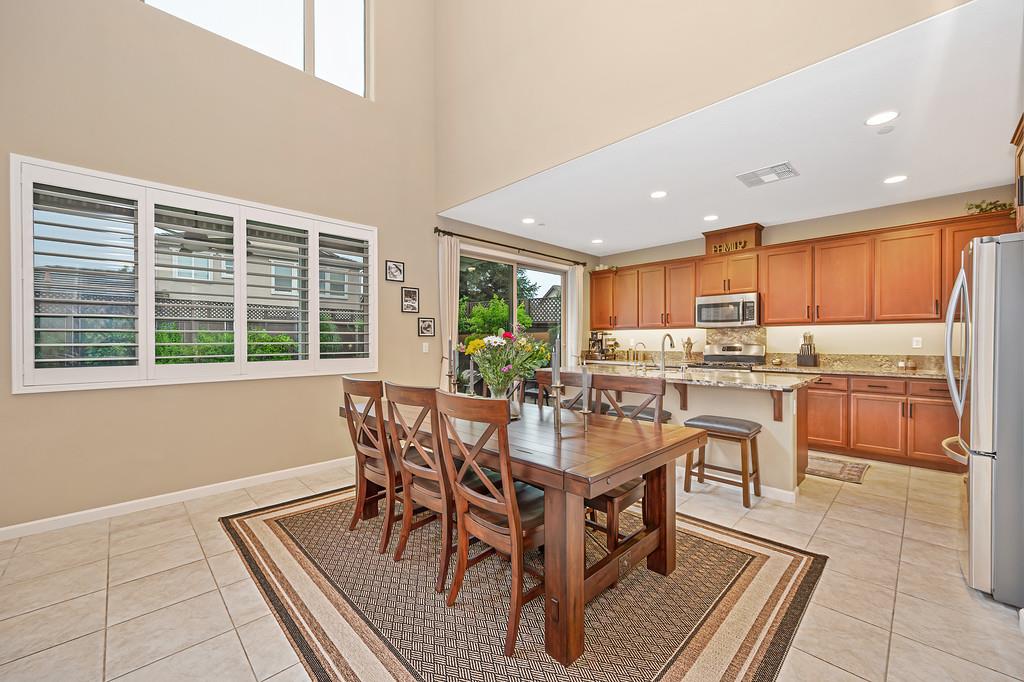 2213 Campolina Way, Oakdale, CA 95361