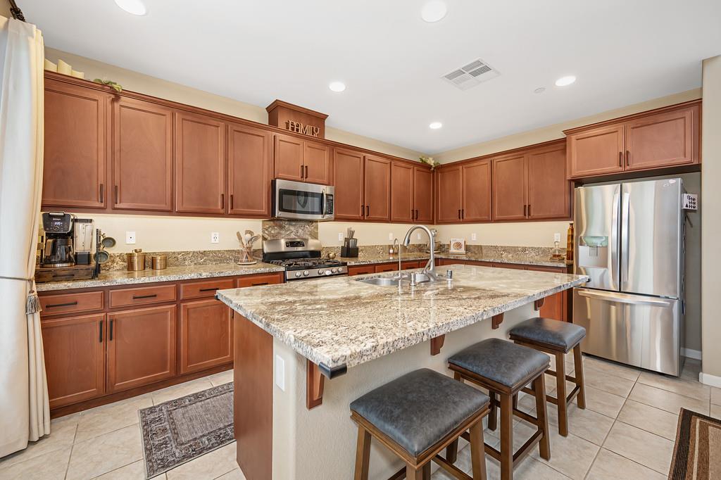 2213 Campolina Way, Oakdale, CA 95361