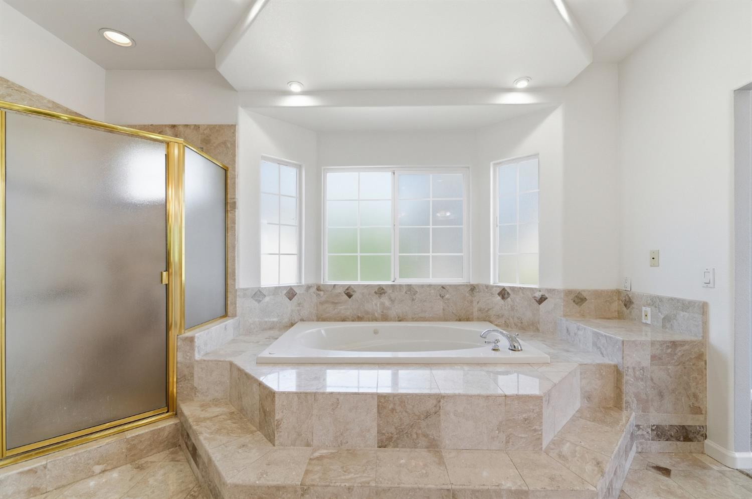 2273 McCaffery Ln, Riverbank, CA 95367